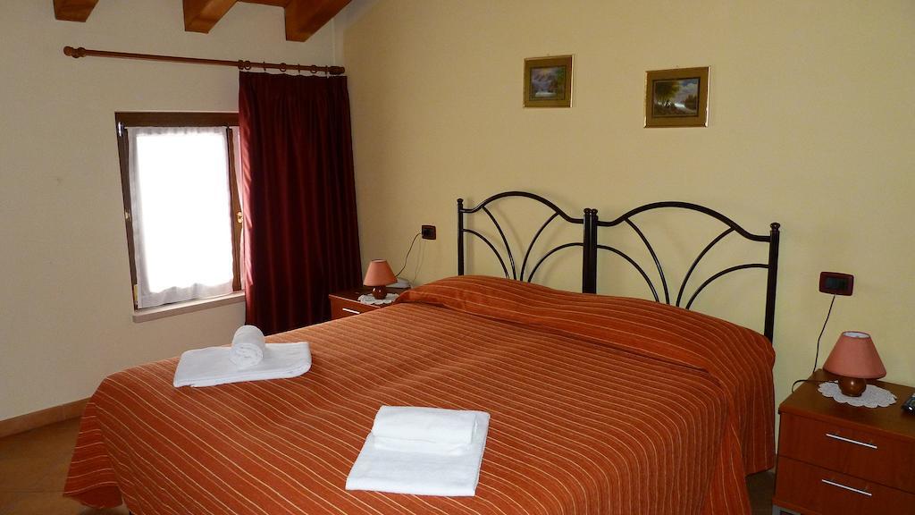Agriturismo Ai Due Volti Dossobuono Chambre photo