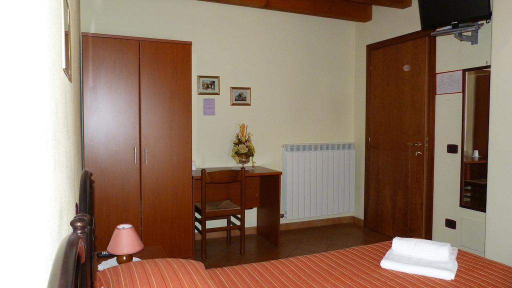Agriturismo Ai Due Volti Dossobuono Chambre photo